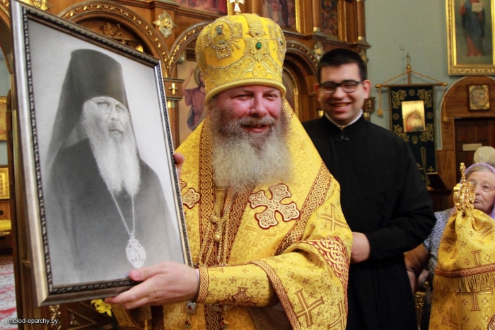 Активисты Молодежного православного объеденения поздравили епископа Молодечненского и Столбцовского Павла с Днем Ангела.
